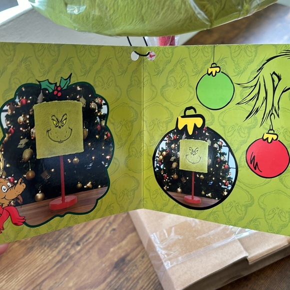 Grinch Fuzzy Face Lamp - Picture 10 of 10